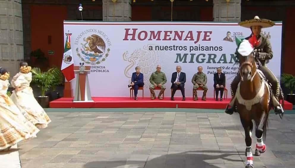 Sin migrantes, AMLO realiza homenaje a 