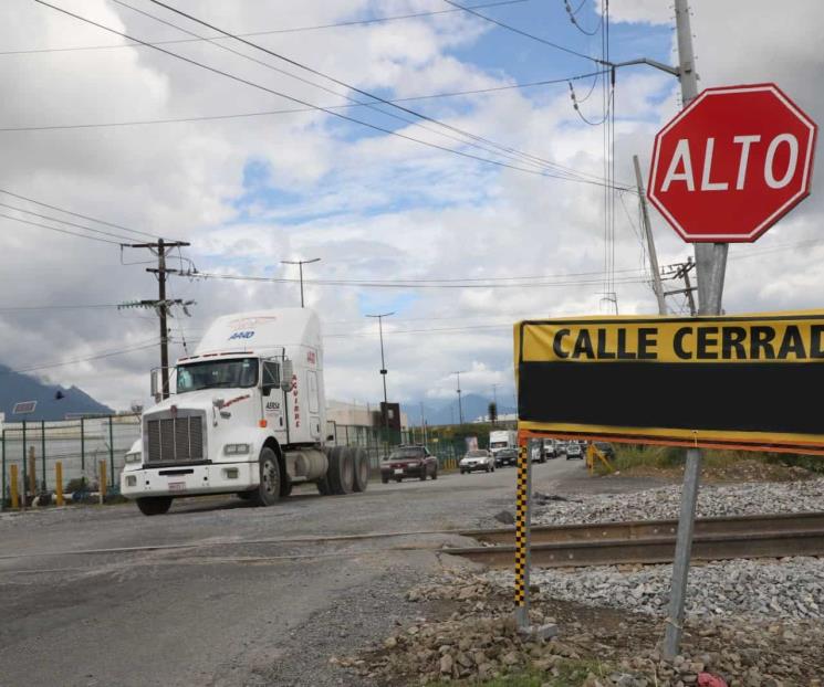 Cerrar Escobedo circulacin sobre cruce de vas