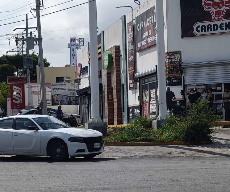 Balean a hombre dentro de carnicería en Santa Catarina