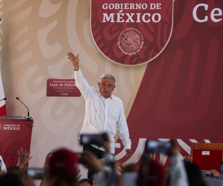 Se despide Lpez Obrador entre protestas y elogos