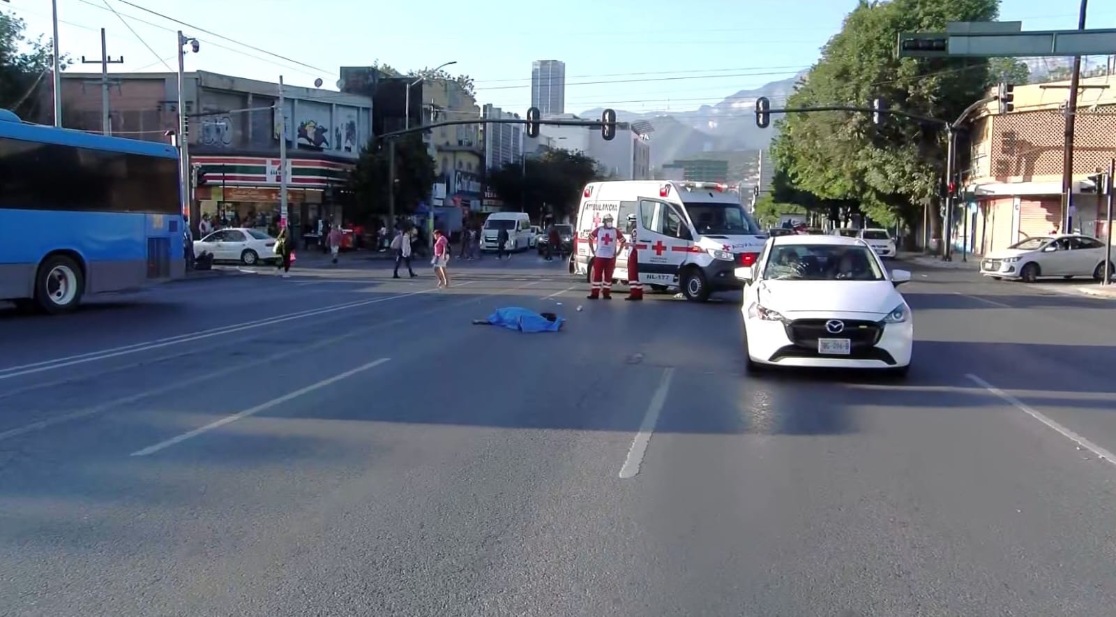 Una mujer falleci luego de ser atropellada por la conductora de un vehculo, esta maana en el centro de Monterrey.