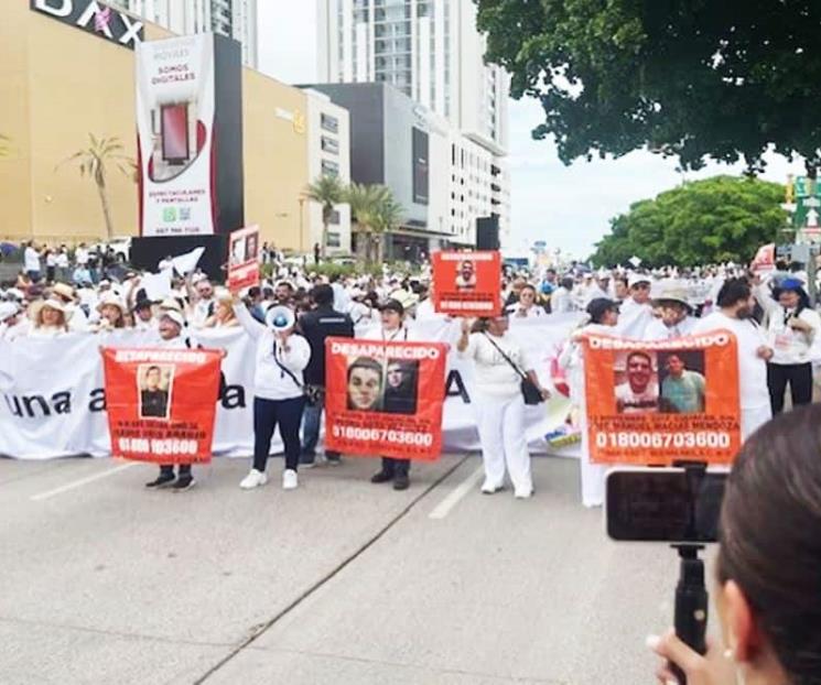 Marchan a favor de la paz en Sinaloa