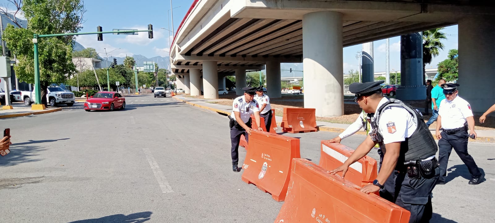 Abren un carril de Jimnez y Morones Prieto en San Pedro