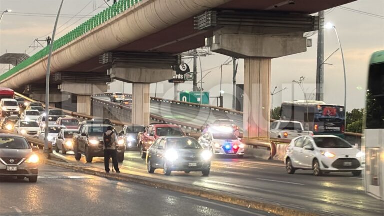 Asesinan a hombre; abandonan cuerpo en Av. Universidad