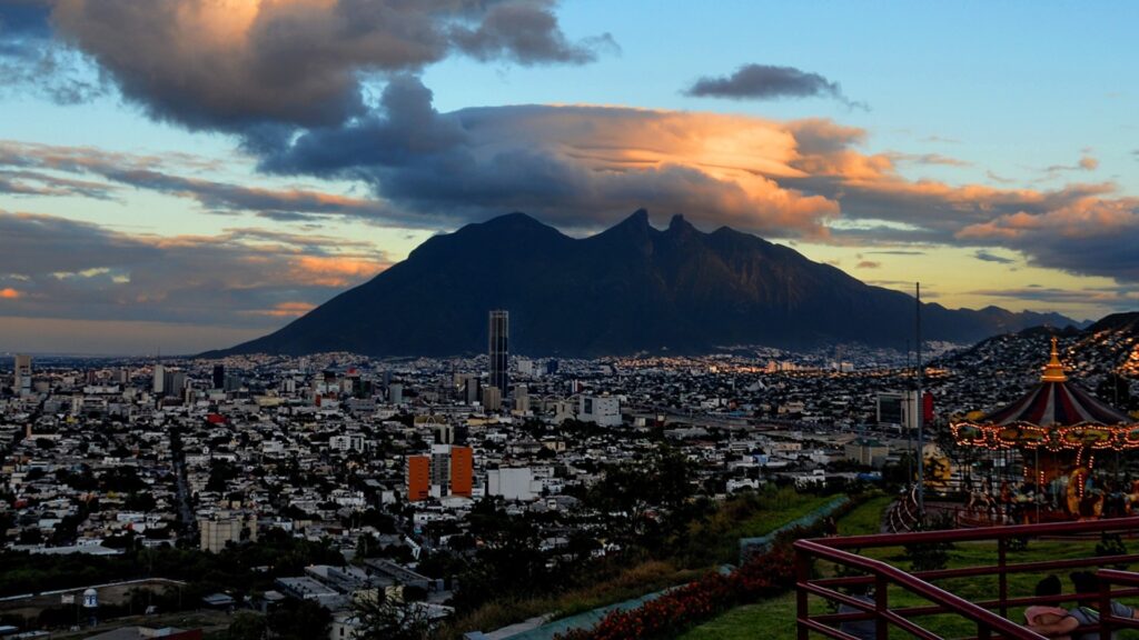 Mañana nublada y tarde brumosa este lunes en Monterrey