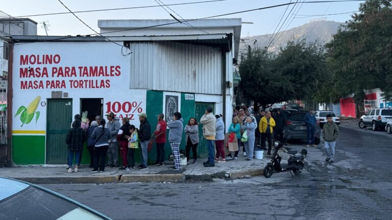 Madrugan regios en molinos tradicionales de Monterrey