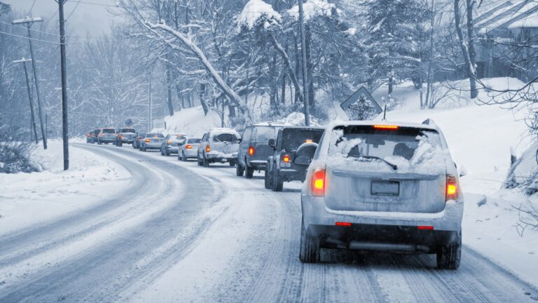 Tormenta invernal interrumpe servicio electrico y vuelos en EU