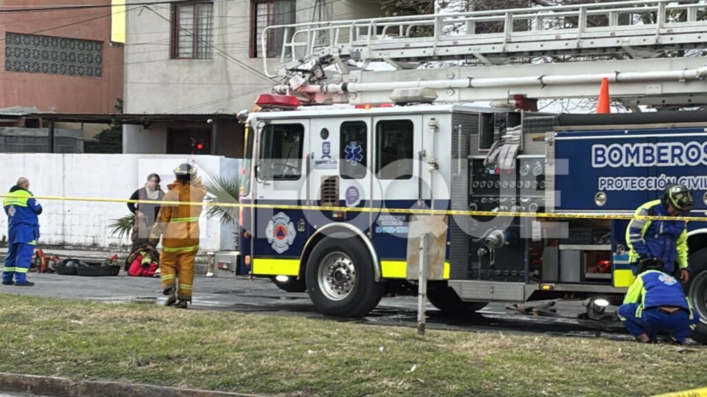 Incendio deja un muerto y hallazgo de armas en San Nicolás