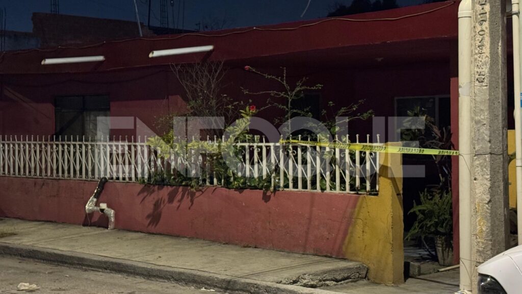 Hallan a pareja muerta dentro de vivienda en Escobedo