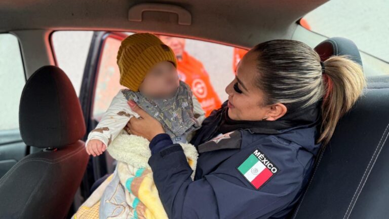 Abandona a bebé de 6 meses en auto por ir por gasolina en Guadalupe