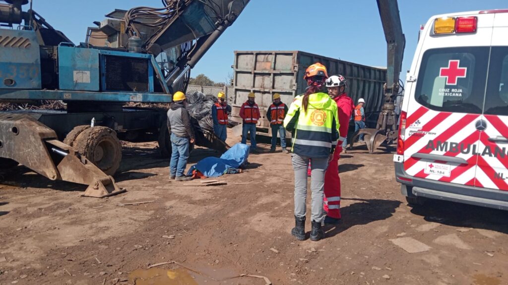 Mecánico muere aplastado por una grúa en Escobedo