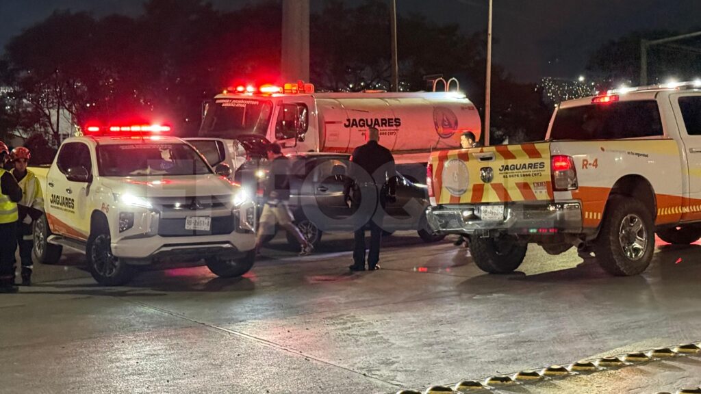 Motociclista resulta lesionada tras ser arrollada en Santa Catarina