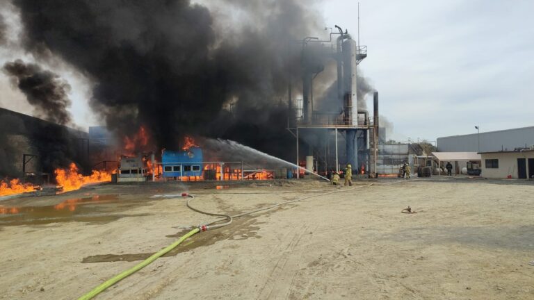 Explosión e incendio en empresa de Cadereyta