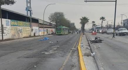 Ecovía arrastra y mata a Motociclista tras choque con otro autous