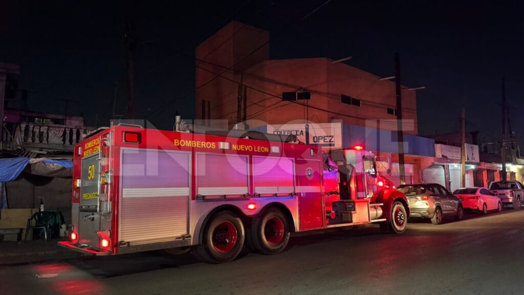 Hallan cadáver calcinado tras incendio en Monterrey