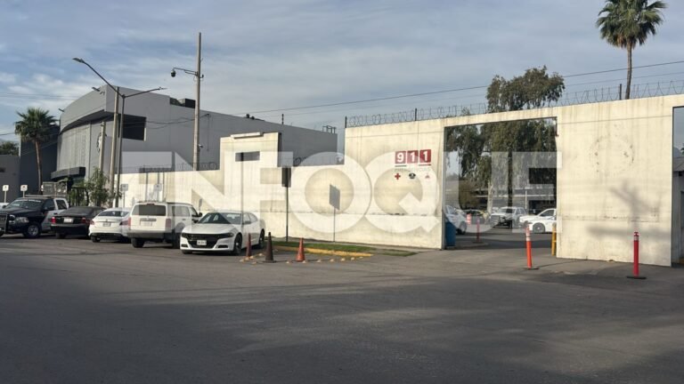 Investigan muerte de hombre en patrulla de la Policía de Monterrey