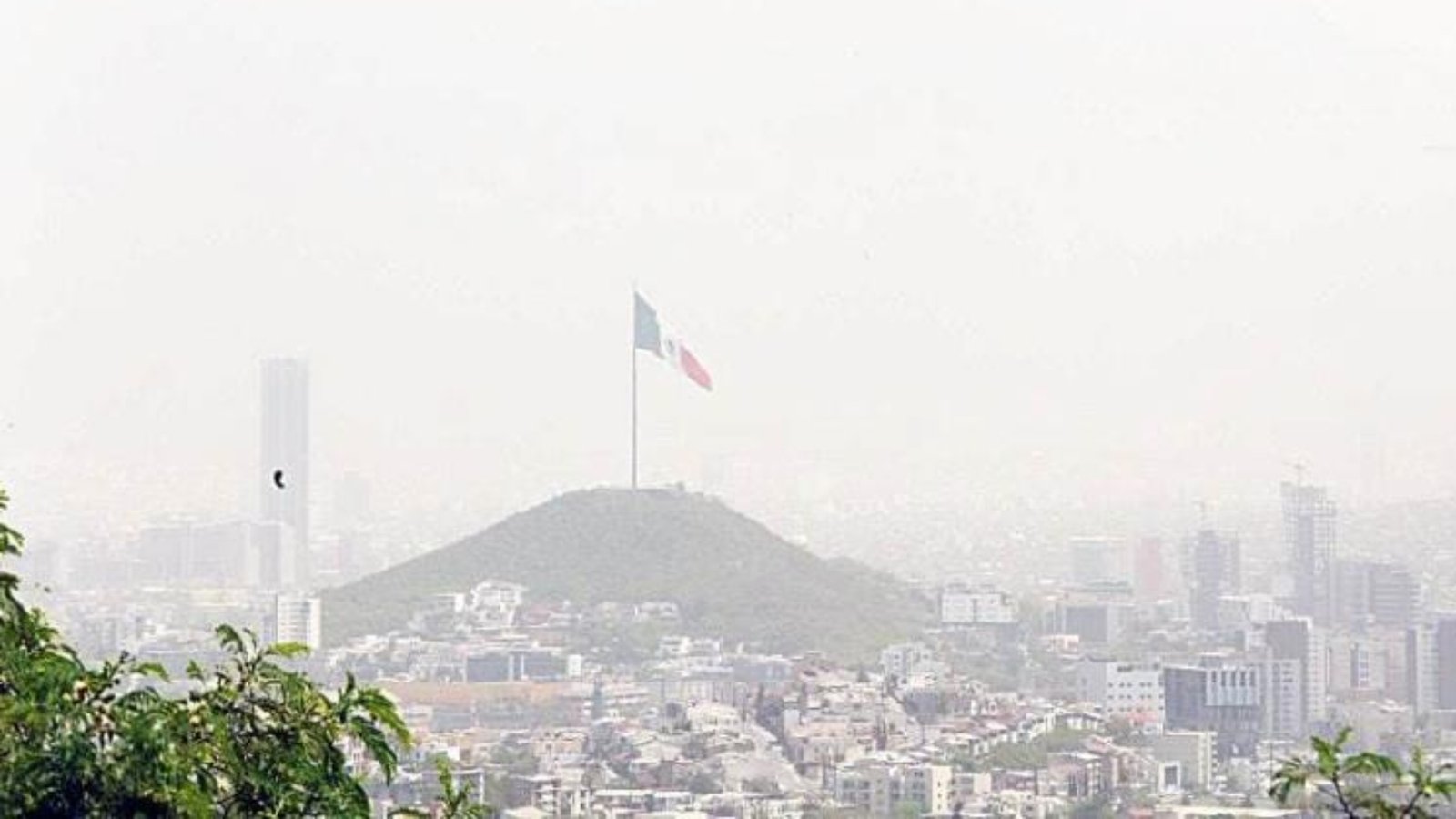 Tormenta de polvo provoca mala calidad del aire en Monterrey