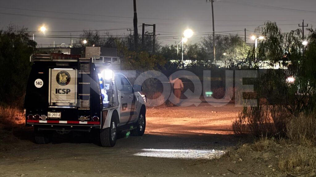 Sofocan incendio y descubren restos humanos en García