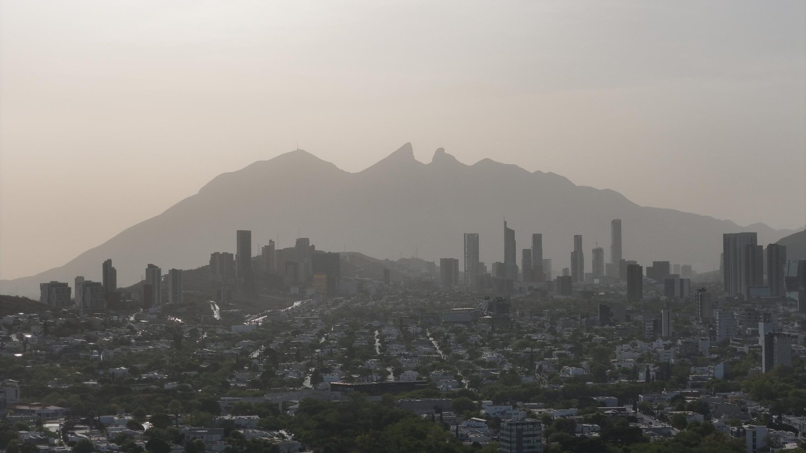 Persiste mala calidad del aire en Monterrey