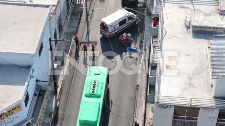 Mujer muere y hombre resulta herido en choque entre moto y ruta 201