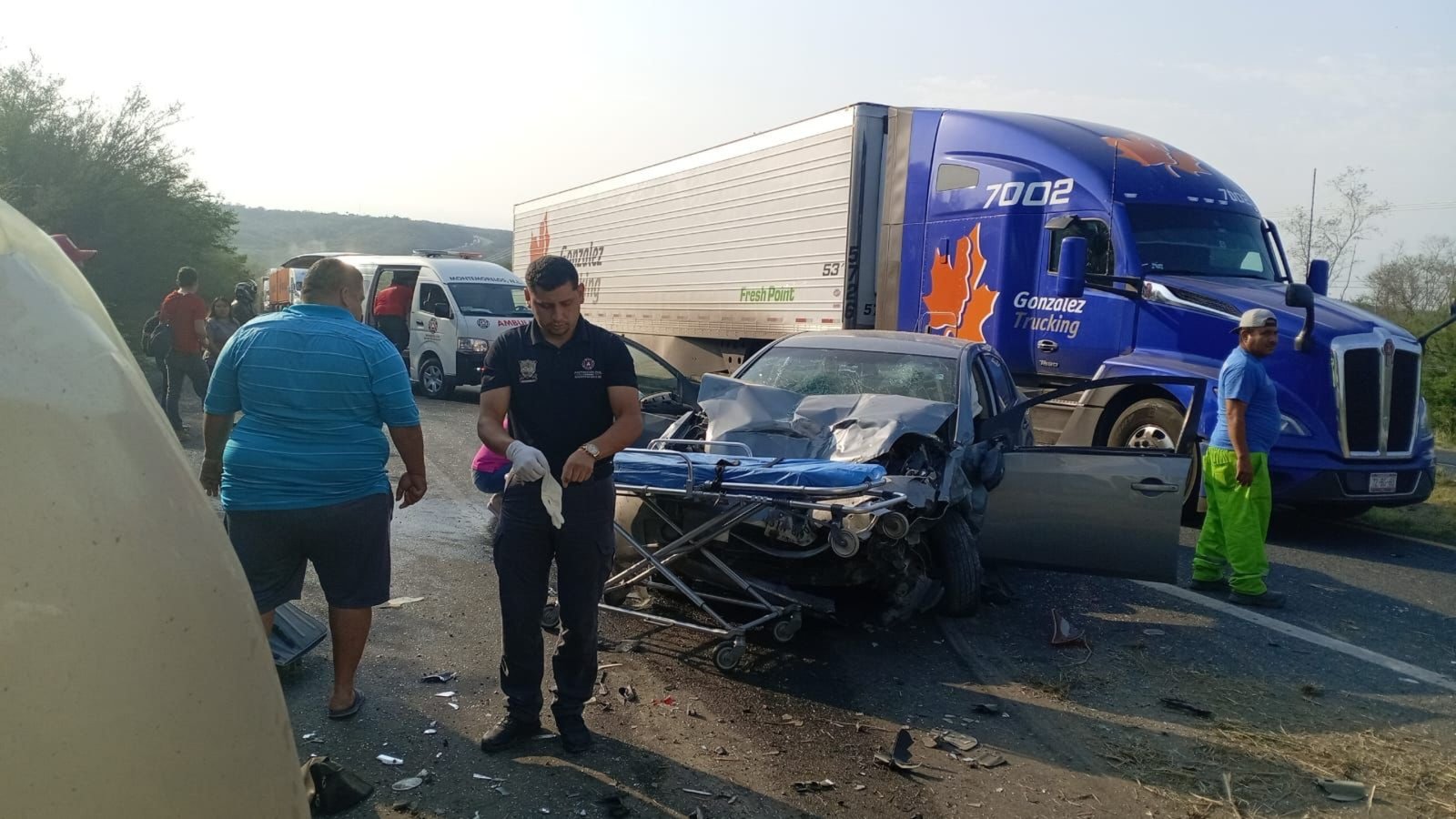 Choque y volcadura deja un muerto y tres heridos en Montemorelos