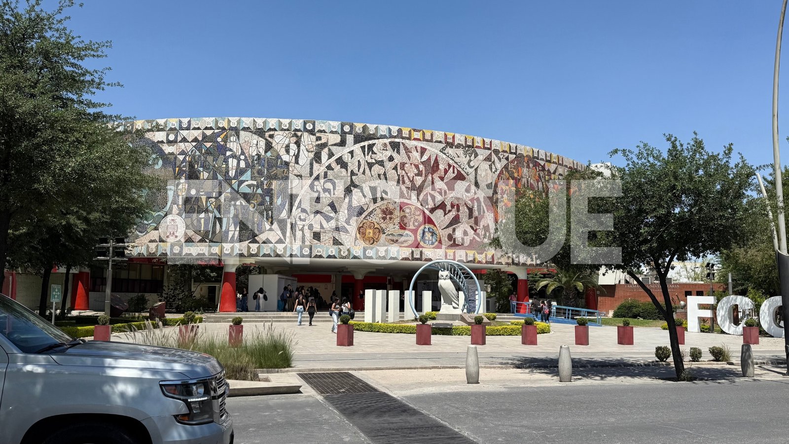 Alumno de la UANL se lanza desde el tercer piso en Facultad de Ciencias Químicas
