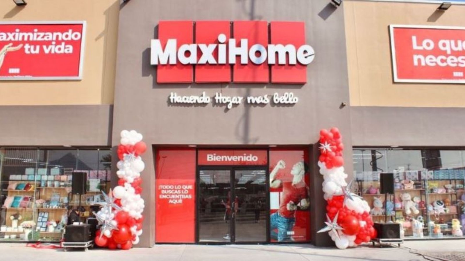 Catean seis tiendas chinas en NL por venta de ropa pirata de Nike y Jordan