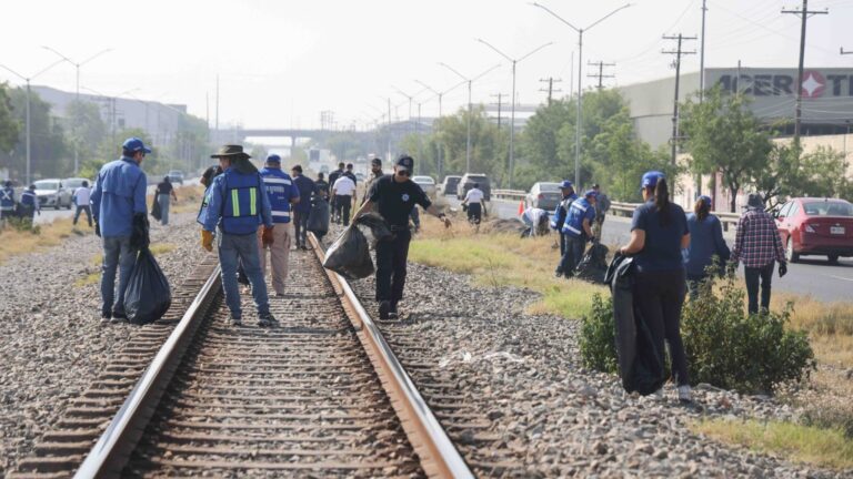 San Nicolás retira 40 toneladas de basura en vías del tren durante Semana Santa