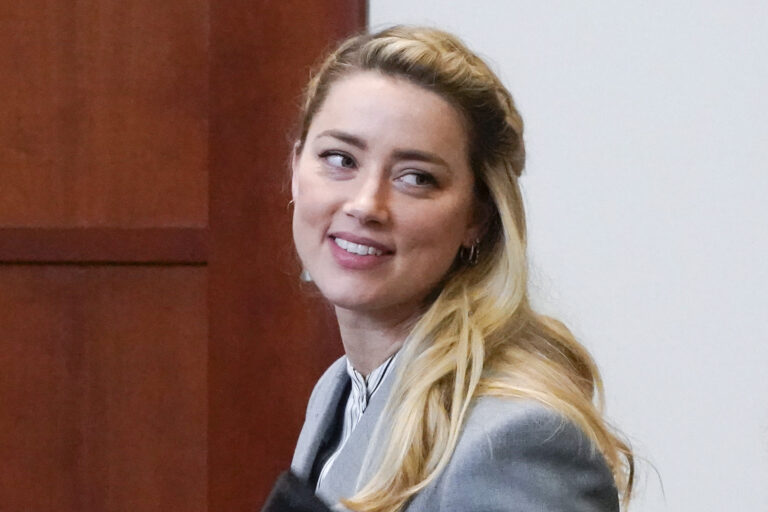 AMBER HEARD-MATERNIDAD