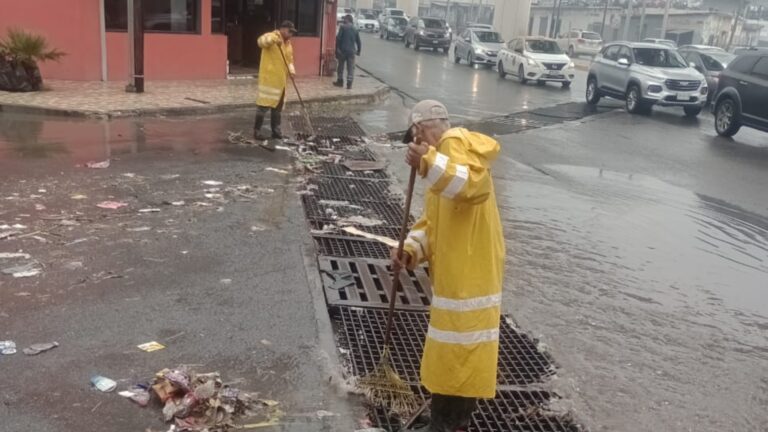 Monterrey implementa Operativo de Limpieza de Pluviales