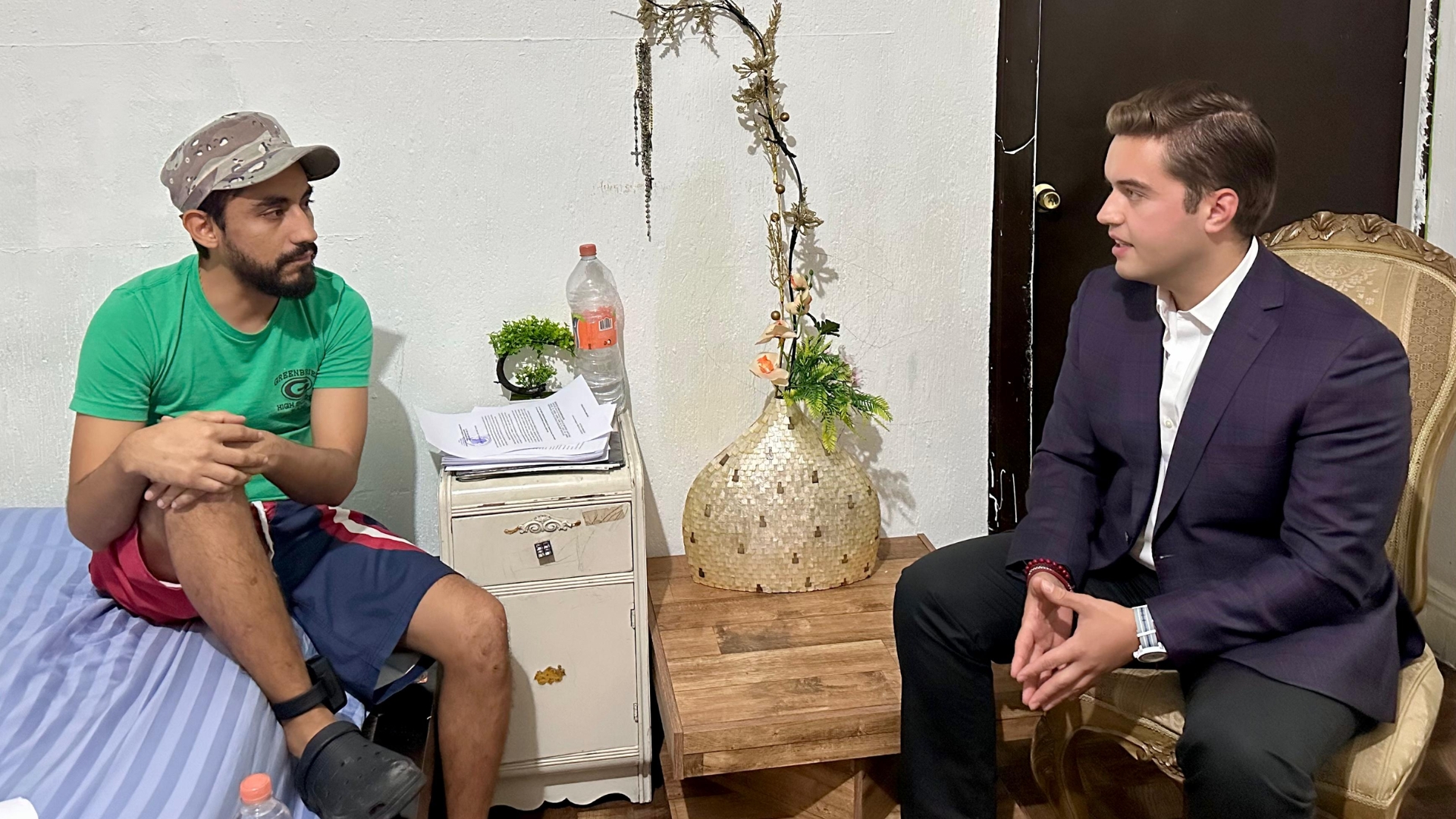 Visita Jesús Elizondo a manifestante detenido por tarifazo