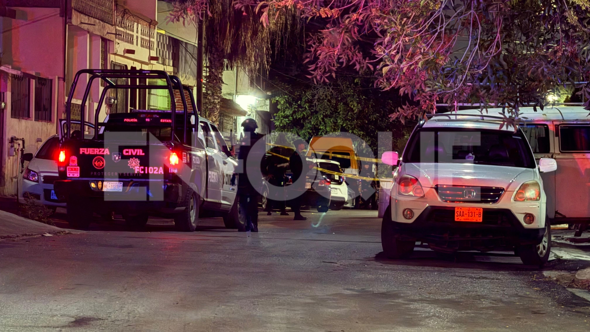 Hombre armado resulta herido tras caer de techo durante intento de robo