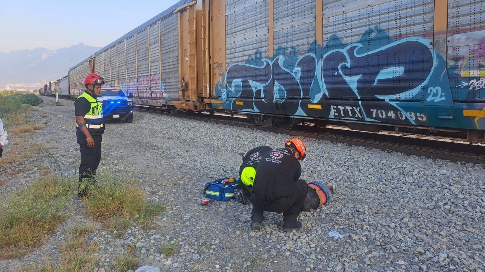 Mujer de tren en movimiento y es arrollada en Santa Catarina
