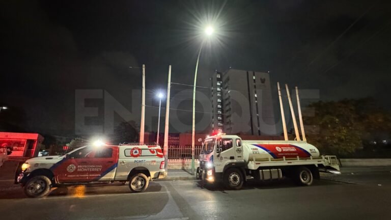 Quedan atrapadas en elevador de la Clínica 25 del IMSS