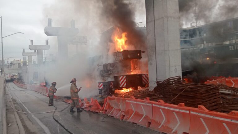 Se incendia grúa en obras de la Línea 6 del Metro en Guadalupe