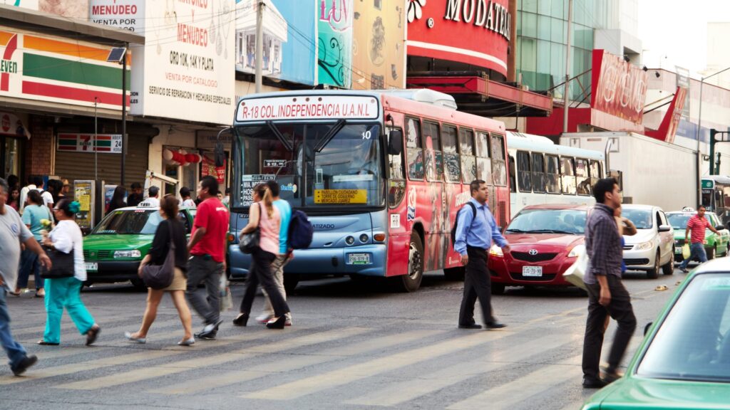 Impulsa Samuel horarios escalonados y transporte escolar obligatorio