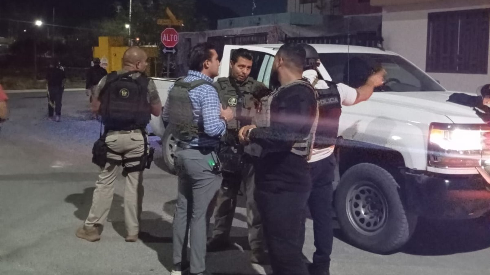 Detienen a hombre tras atacar a balazos a policías en García