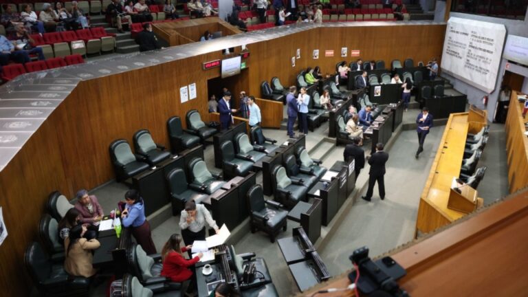 Se van de vacaciones pese a rezago legislativo
