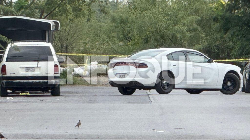 Hallan cuerpo emplayado en terreno baldío de Apodaca