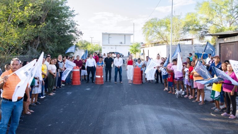 Entrega Raúl Cantú pavimentación de la colonia Los Laureles