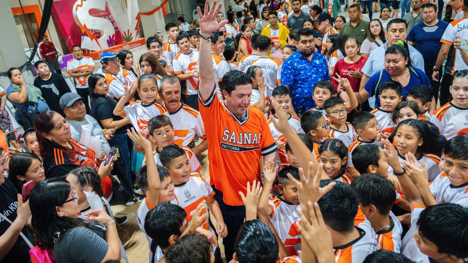 Abandera Salinas Victoria a atletas rumbo a la Olimpiada y Paralimpiada Estatal 2025