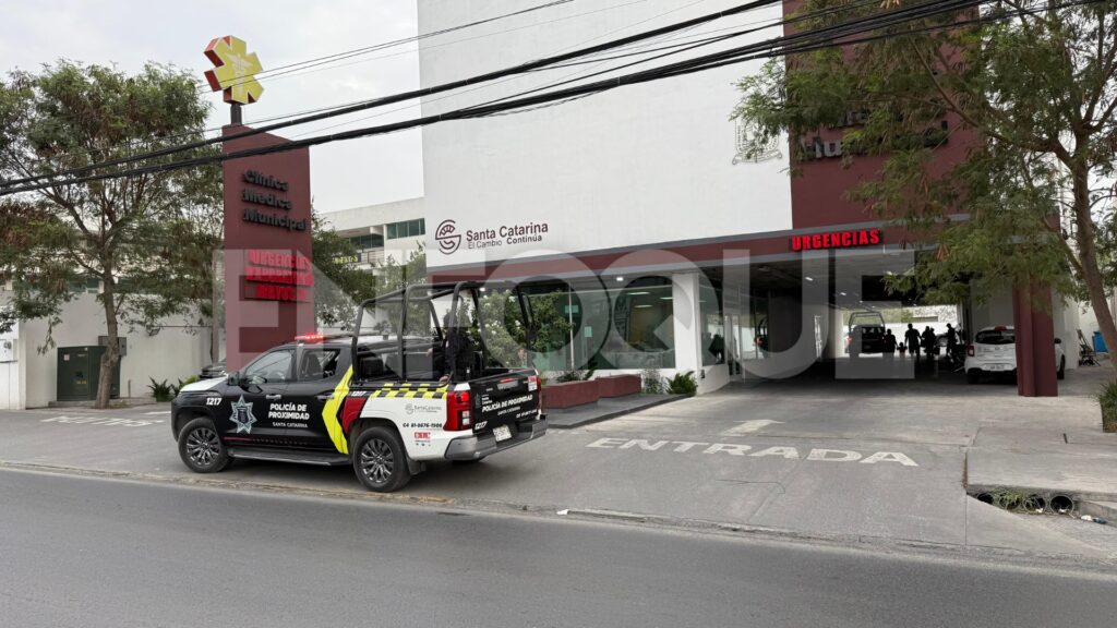 Muere policía de Santa Catarina tras chocar contra tráiler estacionado