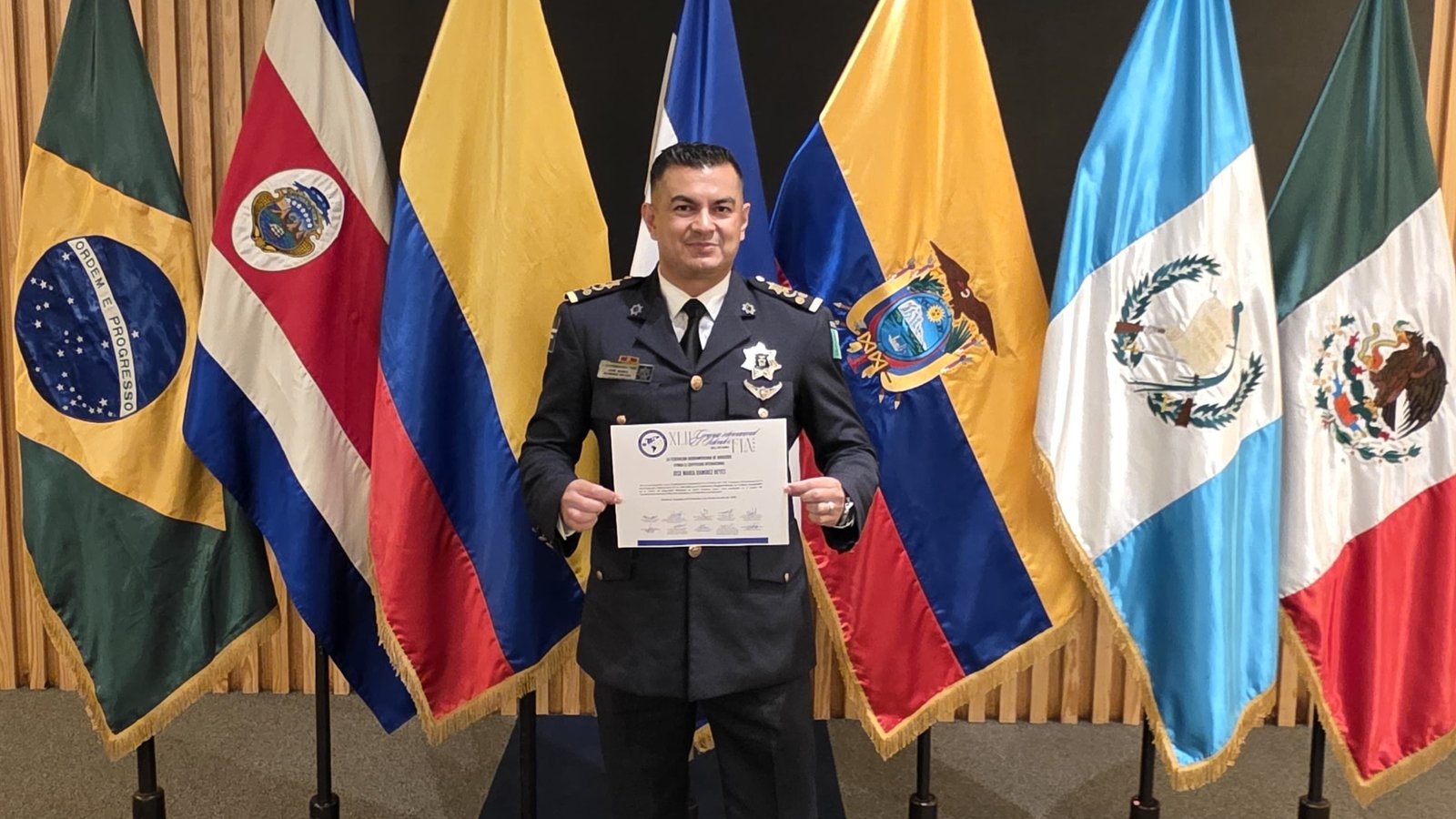 Recibe Secretario de Seguridad de SC Doctorado Honoris Causa en El Salvador