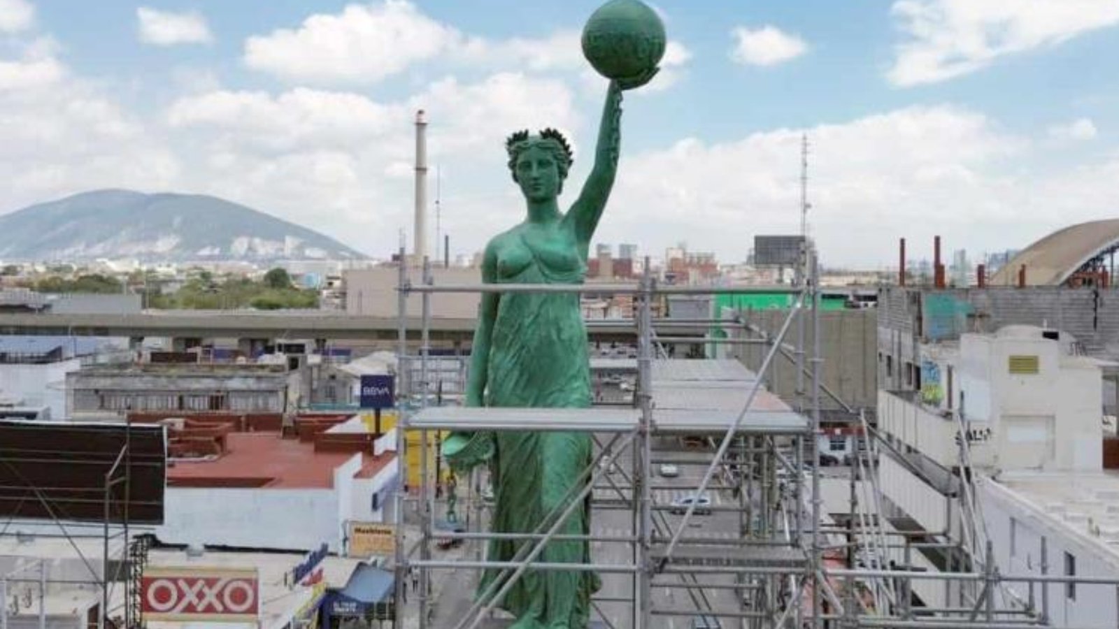 Regresa “La Mona del Arco” tras 8 meses de restauración