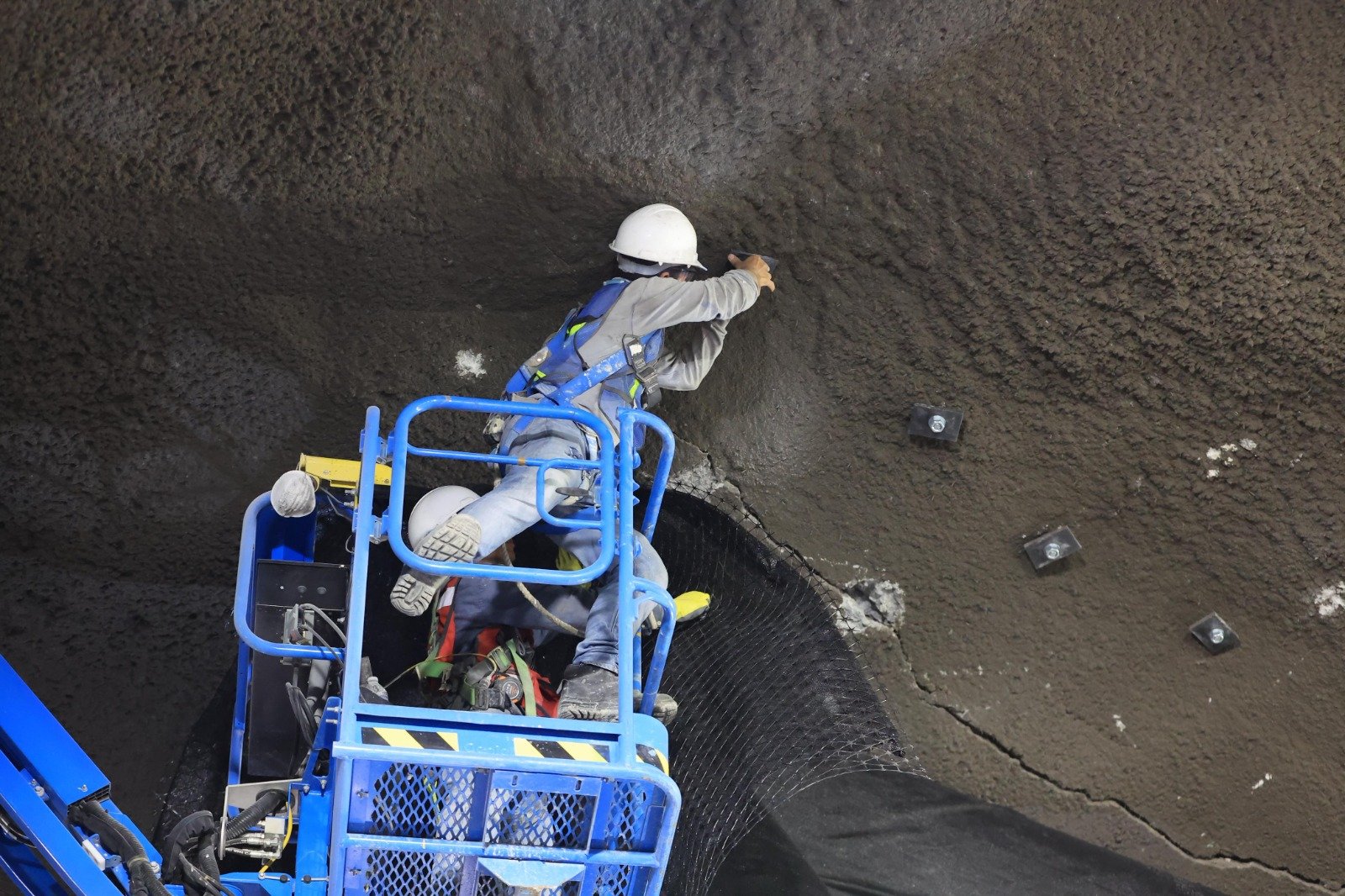Reabren el Túnel de la Loma Larga tras desprendimientos