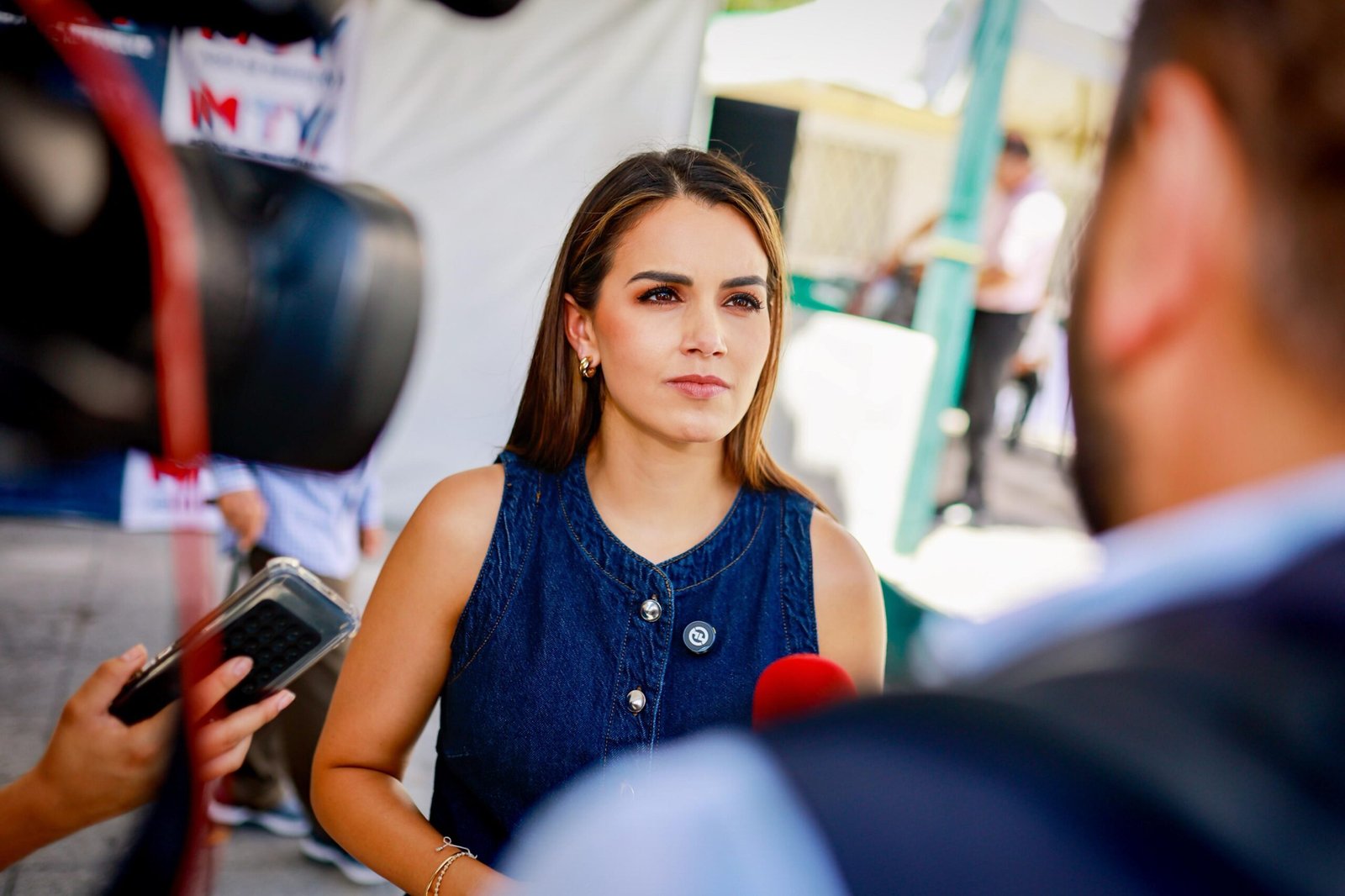 Critica Lorena compra de camiones chinos