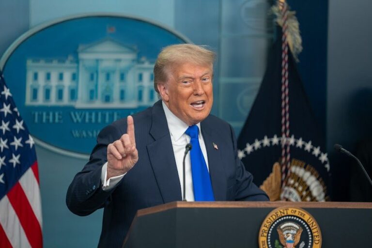 corta-trump-dialogo-con-canada-por-aranceles-a-servicios-digitales_6cdeb35e-f02f-47ae-b715-992682b73ecd_mediarawimage=true