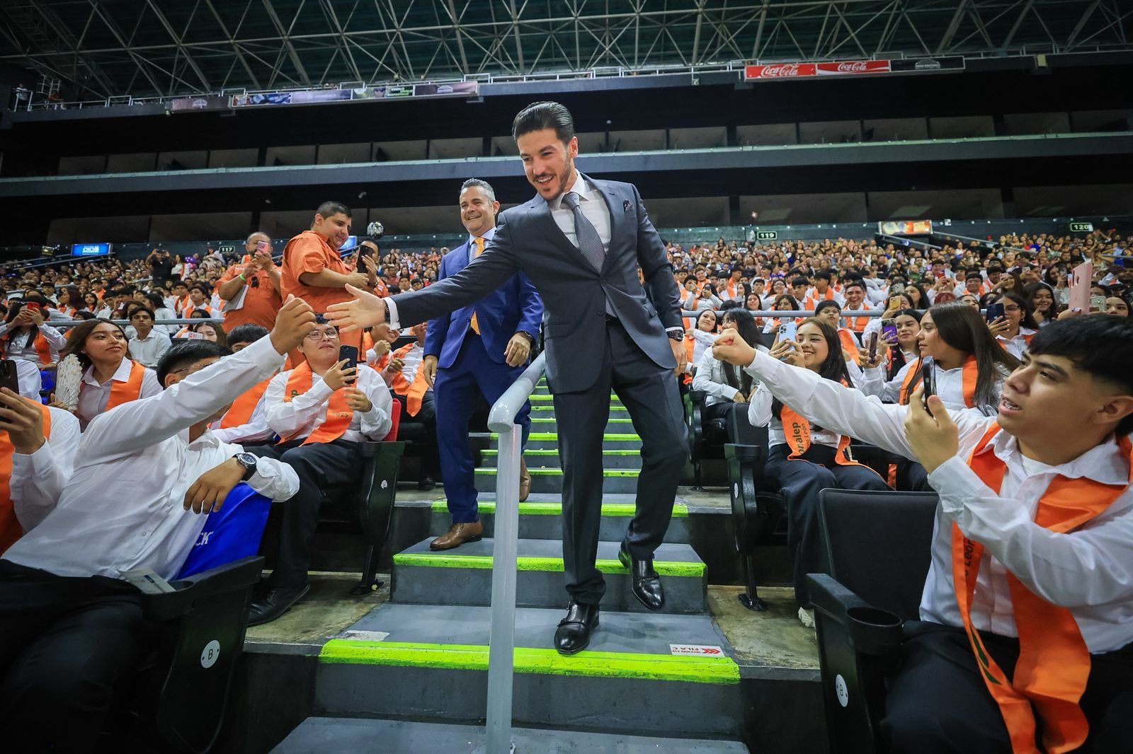 6cf0daf0-ebb6-440e-b4a5-da9a11cc4aef