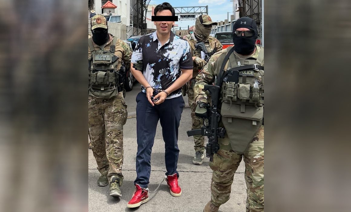 Julio-Cesar-Chavez-Jr-es-deportado-a-Mexico-@USAmbMex-1160x700