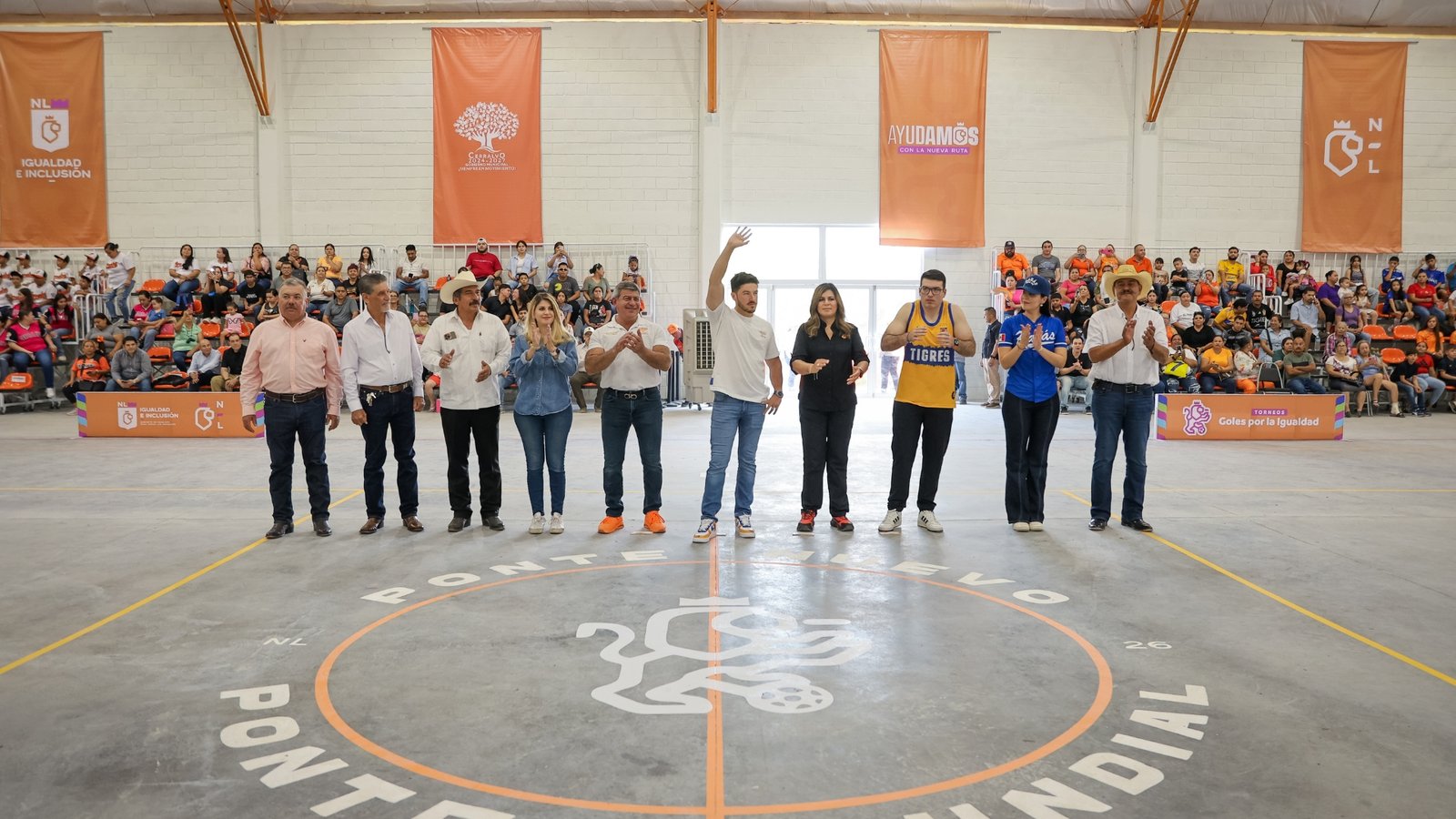 Entrega Samuel Multideportivo en Cerralvo